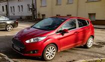 Diesen roter Ford Fiesta Mk6 Facelift ( Candy Red  vermutlich) habe ich in Januar, 2022 fotografiert.
