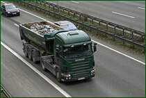 Hier ist der Scania R420 mit Steinbrocken (vermutl. aus einem Steinbruch bei Hagen) in Richtung Schwerte unterwegs.


