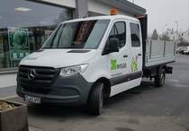 =MB Sprinter als Doppelkabiner mit Ladepritsche des Dienstleistungsunternehmens WISAG, 02-2023