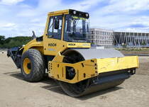 BOMAG BW213DH, Walzenzug auf einer Baustelle in Freiburg, Juli 2023