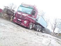 Der Actros 2650 von H.J.Burmeister GmbH.Das Foto wurde in Norderstedt gemacht.