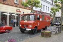 Mercedes Benz 408 als Feuerwehrfahrzeug startet zur 3. Oldtimersternfahrt des ADAC zum Hessentag in Langenselbold. Startort ist 36088 Hünfeld