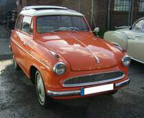 Lloyd Alexander TS Limousine, gebaut in Bremen von 1958 bis 1961. Mit dem Lloyd 600 erfolgte bei den Lloyd-Werken der Übergang vom Zweitaktmotor zum Viertaktmotor. Ab Juli 1957 hieß der LP600 dann  Alexander . Ab 1958 konnte der geneigte Käufer auch den stärkeren  Alexander TS  bestellen bzw. kaufen. Der Zweizylinderreihenmotor leistet 25 PS aus einem Hubraum von 596 cm³. Bei seiner Markteinführung kostete ein solcher Lloyd Alexander TS mindestens DM 4330,00. 50. Jahrestreffen der Borgward I.G. e.V. an der  Alten Dreherei  in Mülheim an der Ruhr.