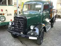 Borgward B 1250 Pritschenwagen, produziert in den Jahren von 1949 bis 1952. Das Modell B 1250 basierte auf dem Vorkriegstyp B 1000. Die Nutzlast wurde um 250 kg erhöht und unter der Motorhaube verrichtete jetzt der Vierzylinderreihenmotor aus dem Borgward Hansa 1500 seinen Dienst. Dieser Motor hat einen Hubraum von 1498 cm³ und leistet 48 PS. Ein solcher B 1250 Pritschenwagen kostete anfänglich DM 6900,00. 50. Jahrestreffen der Borgward I.G. e.V. an der  Alten Dreherei  in Mülheim an der Ruhr.