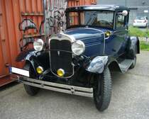 Ford Model A Coupe aus dem Jahr 1928. Produziert wurde das Model A von 1928 bis 1931. Das Modell A war der Nachfolger des legendären Ford Model T. Während der vierjährigen Produktionszeit wurden 4.320.446 Einheiten in etlichen Karosserievarianten produziert. Der Vierzylinderreihenmotor hat einen Hubraum von 3285 cm³ und leistet 40 PS. Das V8-Emblem auf dem Kühlergrill ist etwas  irreführend . Zaungast beim 50. Jahrestreffen der Borgward I.G. e.V. an der  Alten Dreherei  in Mülheim an der Ruhr.