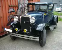 Ford Model A Coupe aus dem Jahr 1928. Produziert wurde das Model A von 1928 bis 1931. Das Modell A war der Nachfolger des legendären Ford Model T. Während der vierjährigen Produktionszeit wurden 4.320.446 Einheiten in etlichen Karosserievarianten produziert. Der Vierzylinderreihenmotor hat einen Hubraum von 3285 cm³ und leistet 40 PS. Das V8-Emblem auf dem Kühlergrill ist etwas  irreführend . Zaungast beim 50. Jahrestreffen der Borgward I.G. e.V. an der  Alten Dreherei  in Mülheim an der Ruhr.