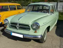 Borgward Isabella Combi, produziert von 1954 bis 1961 in Bremen-Sebaldsbrück. Hier wurde ein Combi-Modell abgelichtet, dass ab 1958 gebaut wurde. Dieses ist am kleineren Rhombus im Kühlergrill erkennbar. Der Vierzylinderreihenmotor leistet 55 oder 60 PS aus einem Hubraum von 1493 cm³. 50. Jahrestreffen der Borgward I.G. e.V. an der  Alten Dreherei  in Mülheim an der Ruhr.