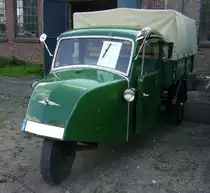 Goliath F 400 Dreirad aus dem Jahr 1937. Produziert wurde dieses Lastendreirad zwischen 1933 und 1937 im Bremer Stadtteil Hastedt. Die Nutzlast war auf bis zu 750 Kilogramm ausgelegt. Für Vortrieb sorgt ein luftgekühlter Zweizylinderzweitaktmotor mit einem Hubraum von 396 cm³ und einer Leistung von 13,6 PS. 50. Jahrestreffen der Borgward I.G. e.V. an der  Alten Dreherei  in Mülheim an der Ruhr.