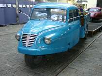 Goliath Goli Hochpritsche, produziert von 1955 bis 1961. Die Goli Modelle waren die letzten klassischen Dreiräder aus dem Hause Borgward. Insgesamt wurden in Bremen 9.904 Goli Dreiräder produziert. Eine solche Goliath-Goli Hochpritsche kostete exakt DM 4.000,00. Der Zweizylinderzweitaktmotor leistete bis 1957 16 PS aus einem Hubraum von 493,5 cm³. Danach reduzierte sich der Hubraum auf 461 cm³ Hubraum und die Leistung sank auf 15 PS. 50. Jahrestreffen der Borgward I.G. e.V. an der  Alten Dreherei  in Mülheim an der Ruhr.