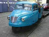 Goliath Goli Hochpritsche, produziert von 1955 bis 1961. Die Goli Modelle waren die letzten klassischen Dreiräder aus dem Hause Borgward. Insgesamt wurden in Bremen 9.904 Goli Dreiräder produziert. Eine solche Goliath-Goli Hochpritsche kostete exakt DM 4.000,00. Der Zweizylinderzweitaktmotor leistete bis 1957 16 PS aus einem Hubraum von 493,5 cm³. Danach reduzierte sich der Hubraum auf 461 cm³ Hubraum und die Leistung sank auf 15 PS. 50. Jahrestreffen der Borgward I.G. e.V. an der  Alten Dreherei  in Mülheim an der Ruhr.