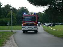 Mit Blaulicht! Anders durften sich Fahrzeuge auf dem Blaulichttreffen auch nicht fortbewegen. Hier ein Feuerwehrfahrzeug der Freiwilligen Feuerwehr Eggersdorf. 4.8.2007