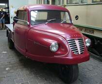 Goliath Goli Tiefpritsche, produziert von 1955 bis 1961. Die Goli Modelle waren die letzten klassischen Dreiräder aus dem Hause Borgward. Insgesamt wurden in Bremen 9.904 Goli Dreiräder produziert. Eine solche Goliath-Goli Hochpritsche kostete exakt DM 4.000,00. Der Zweizylinderzweitaktmotor leistete bis 1957 16 PS aus einem Hubraum von 493,5 cm³. Danach reduzierte sich der Hubraum auf 461 cm³ Hubraum und die Leistung sank auf 15 PS. 50. Jahrestreffen der Borgward I.G. e.V. an der  Alten Dreherei  in Mülheim an der Ruhr.