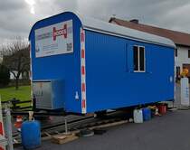 =Bauwagen des Bauunternehmens HODES steht im April 2023 in Petersberg-Marbach