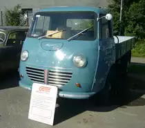 Goliath Expreß 1100 Hochpritschenwagen aus dem Jahr 1957. Das Nutzfahrzeug Goliath Expreß kam 1953 auf den Markt. Anfänglich mit einem 0.7 Liter Zweizylinderzweitaktmotor und später mit einem auf 0.9 Liter aufgebohrten Motor. Im Juni 1957 stand dann der Expreß 1100 bei den Händlern. Äußerlich fast unverändert, aber mit dem Vierzylinderboxermotor aus dem PKW Goliath 1100. Dieser Motor hat einen Hubraum von 1093 cm³ und leistet 40 PS. 50. Jahrestreffen der Borgward I.G. e.V. an der  Alten Dreherei  in Mülheim an der Ruhr.