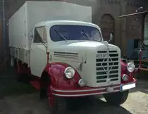 Borgward B 4500 Pritschenwagen, gebaut von 1953 bis 1961. Der B4500 konnte mit allerlei technischen Raffinessen aufwarten. So wurde zum Beispiel dem Getriebe noch ein Zusatzgetriebe nachgeschaltet, das Steigungen bis 40% bewältigen konnte. Der Sechszylinderwirbelkammerdieselmotor leistete 95 PS aus einem Hubraum von 4962 cm³. Ab dem Jahr 1957 erhöhte sich die Leistung auf 110 PS. Der gezeigte LKW wurde 1957 gebaut. 50. Jahrestreffen der Borgward I.G. e.V. an der  Alten Dreherei  in Mülheim an der Ruhr.