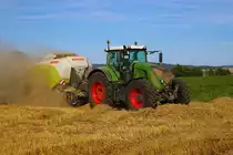 LU Norbert Mäser Fendt Vario 933 mit Claas Quadrant 5300FC mit Vorbauhäcksler am 11.08.23 bei Florstadt in der Wetterau