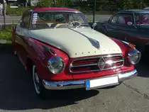 Borgward Isabella Coupe aus dem Jahr 1958. Das Isabella Coupe wurde serienmäßig in den Jahren von 1957 bis 1961 produziert. Der Herr Consul Carl. F.W. Borgward hatte ursprünglich ein solches Coupe auf Basis der bereits 1954 vorgestellten Isabella Limousine als Geschenk für seine Gattin modellieren lassen. Da dieses Coupe beim Publikum sehr viel Anklang fand, wurde es dann ab Februar 1957 in Serie produziert. Das Coupe war immer mit dem stärkeren Motor der Isabella TS ausgestattet. Dieser Vierzylinderreihenmotor leistet 75 PS aus einem Hubraum von 1493 cm³. 50. Jahrestreffen der Borgward I.G. e.V. an der  Alten Dreherei  in Mülheim an der Ruhr.