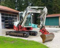 =Takeuchi TB 153 der Firma HEITAUER steht am Götschenlift im September 2022