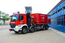 Feuerwehr Pfungstadt Mercedes Benz Arocs WLF-Kats (Florian Pfungstadt 1-67-1) mit dem AB-Kran am 12.08.23 bei einen Fototermin mit dem neuen Design. Danke für das tolle Shooting