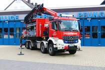 Feuerwehr Pfungstadt Mercedes Benz Arocs WLF-Kats (Florian Pfungstadt 1-67-1) mit dem AB-Kran am 12.08.23 bei einen Fototermin mit dem neuen Design. Danke für das tolle Shooting
