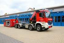 Feuerwehr Pfungstadt Mercedes Benz Arocs WLF-Kats (Florian Pfungstadt 1-67-1) mit dem AB-Kran am 12.08.23 bei einen Fototermin mit dem neuen Design. Danke für das tolle Shooting