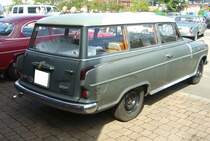 Profilansicht eines restaurierungsbedürftigen Borgward Isabella Combi aus dem Jahr 1959. 50. Jahrestreffen der Borgward I.G. e.V. an der  Alten Dreherei  in Mülheim an der Ruhr.