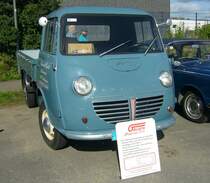 Goliath 1100 Expreß Hochpritschenwagen aus dem Jahr 1957. Das Nutzfahrzeug Goliath Expreß kam 1953 auf den Markt. Anfänglich mit einem 0.7 Liter Zweizylinderzweitaktmotor und später mit einem auf 0.9 Liter aufgebohrten Motor. Im Juni 1957 kam dann der Expreß 1100 auf den Markt. Äußerlich fast unverändert, aber mit dem Motor Vierzylinderboxermotor aus dem PKW Goliath 1100. Dieser Motor hat einen Hubraum von 1093 cm³ und leistet 40 PS. 50. Jahrestreffen der Borgward I.G. e.V. an der  Alten Dreherei  in Mülheim an der Ruhr.