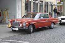 Mercedes Benz 280 CE steht in 36088 Hnfeld vor dem Start zur ADAC-Oldtimersternfahrt zum Hessentag nach Langenselbold, 06.06.2009
