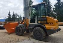 =Liebherr-Radlader 607, gesehen im Bereich der Jennerbahnmittelstation, 09-2022