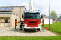 Main Kinzig Kreis Scania P420 mit Bronto Skylift F54 RLX (Florian Main Kinzig 19-38-1) Teleskopgelenkmast am 13.08.23 in Hammersbach bei einer Übung