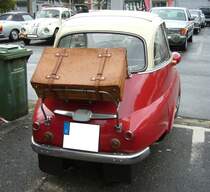 Heckansicht einer BMW Isetta 250. 10. Saarner Oldtimer Cup am 27.08.2023 in Mülheim an der Ruhr.