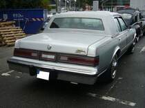 Heckansicht eines Chrysler Fifth Avenue aus dem Jahr 1987. 10. Saarner Oldtimer Cup am 27.08.2023 in Mülheim an der Ruhr.