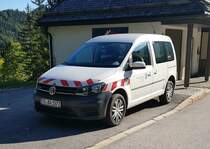 =VW Caddy vom Staatsbauamt Traunstein steht an der Mautstelle Roßfeld-Panorama-Strasse, 09-2022