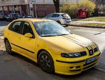 Gelber Seat Leon Mk1. Foto: März, 2023.