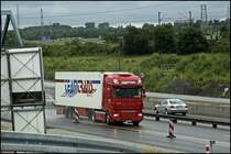 DAF XF105.460SCC  SuperSpaceCab  (?) von TeamTrans GmbH & Co.KG ist beim Kamenerkreuz unterwegs. Die Zugmaschine ist vom Leasingunternehmen BTS Trucks.
