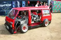 Motorrad im Keinbus eingebaut am 17.08.23 beim Iron Drift King in Ferropolis bei Leipzig 