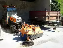 STEYR-8055-kommunal,  mit einer Leistung von 48PS; 2592ccm; im Zeitraum von 1981-92 besonders für Grünlandbetriebe produziert; 230906