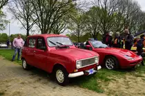 Renault R4 neben einem BMW Z1, Frühlingserwachen der Interessengemeinschaft Oldtimer Grenzland. 1.5.2023 Geilenkirchen Loherhof