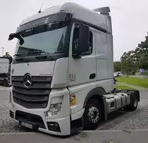 =MB Actros-Sattelzugmaschine aus Ungarn rastet an der A8, 09-2022