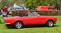 Fiat 124 Spider 1800, zu Gast auf beim Oldtimertreffen, Frühlingserwachen am Sportcentrum Loherhof Geilenkirchen , 1.Mai 2023