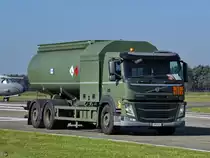 Ein Volvo FM Flugfeldbetankungsfahrzeug war Anfang September 2023 in Kleine Brogel zu sehen.