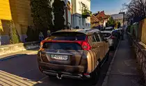 Rückansicht: Mitsubishi Eclipse Cross in braun oder bronze. Foto: März, 2022.