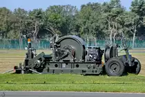 Diese vermutlich nicht mehr genutzte mobile Seilzugfanganlage der Belgischen Luftwaffe war Anfang September 2023 in Kleine Brogel zu sehen.