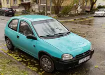 Opel Corsa B in der Farbe...villeicht Aquamarinblau (?), gesehen in April, 2022.
