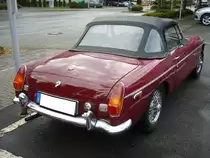 Heckansicht eines MG B aus dem Jahr 1974. 10. Saarner Oldtimer Cup am 27.08.2023 in Mülheim an der Ruhr.