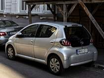 Rückansicht / Seitenansicht: Toyota Aygo Mk1. Foto: April, 2022.