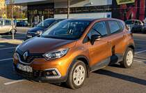 Diesen VW Renault Captur Mk1 in Orange habe ich in April 2022 fotografiert.