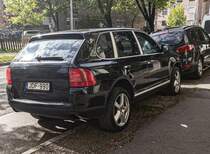 Rückansicht: Porsche Cayenne Mk1. Foto: 04.2022.