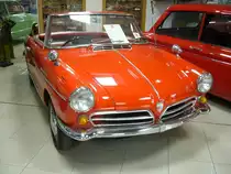 Ein rechtsgelenkter NSU Wankel Spider aus dem Jahr 1967 im Farbton alfarot. Der NSU Wankel Spider wurde von 1964 bis 1967 produziert und war das erste Serienauto der Welt mit einem Wankelmotor. Das Modell wurde auf der Frankfurter Automobilausstellung im September 1963 vorgestellt. Während der vierjährigen Produktionszeit wurden 2375 Wagen hergestellt. Der im Fahrzeugheck verbaute Wankelmotor hat einen Kammerinhalt von 500 cm³ und leistet 50 PS. Die Höchstgeschwindigkeit liegt bei 152 km/h. The Malta Classic Car Collection in Saint Paul´s Bay am 09.09.2023.