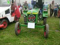 Eicher traktor in etwas gew�hnungsbed�ftiger Lakierung beim Oldtimertreffen in Gr�nhain